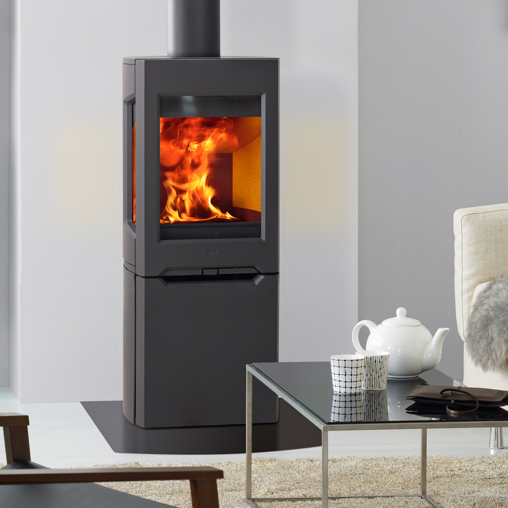 Jotul F165 wood burning stove in black
