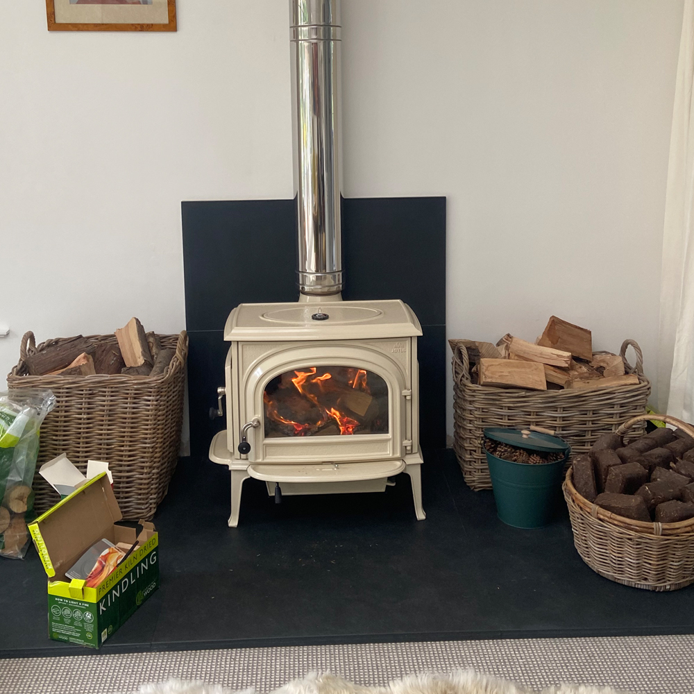 Jotul F500 ECO SE wood burning stove in cream enamel